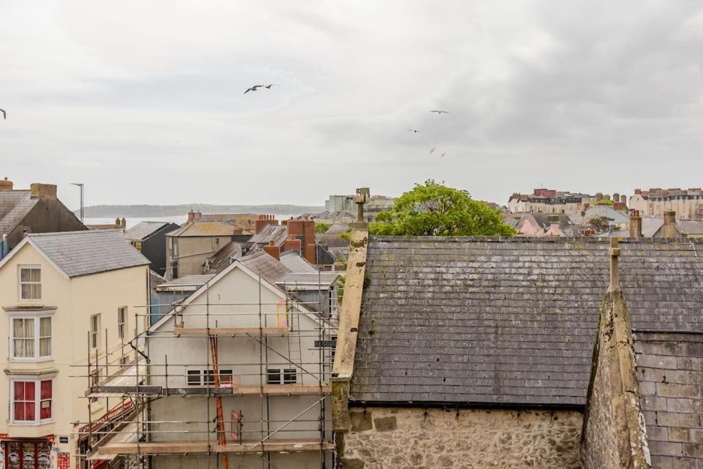 Modern Flat With Island Views In Heart Of Tenby Bagian luar foto