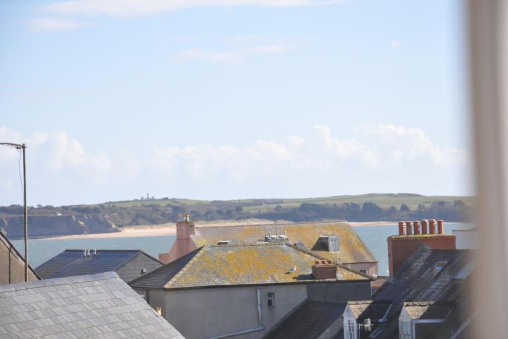 Modern Flat With Island Views In Heart Of Tenby Bagian luar foto